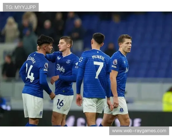 埃弗顿凭借点球1-0领先伯恩茅斯，恩迪亚耶主罚命中