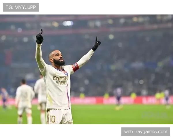 特写:38岁的里昂老将拉卡泽特,其每90分钟跑动数据仍处联赛前锋前列 特写:38岁的里昂老将拉卡泽特,其每90分钟跑动数据仍处联赛前锋前列